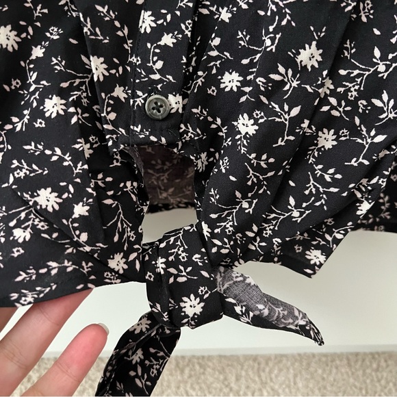 BOBEAU Front Tie Ruffle Button Tank - Picture 4 of 11